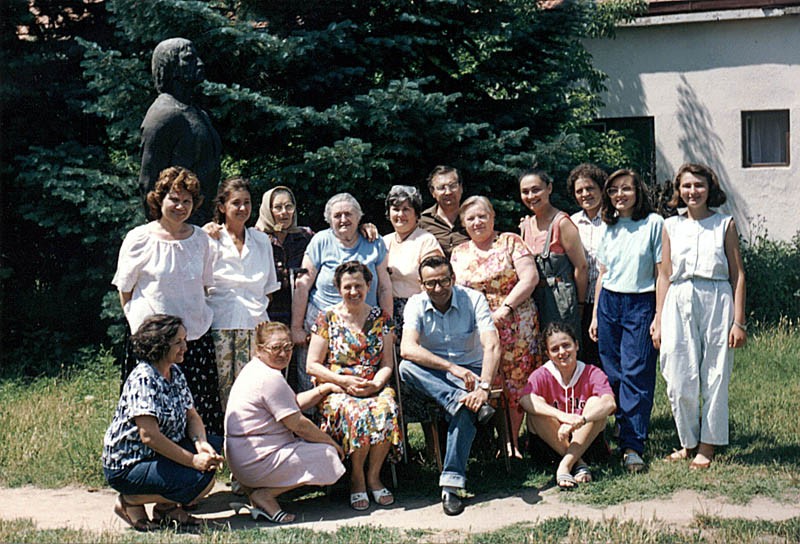 Sudionici Šestog susreta Prve Jugoslavenske kolonije slamarki, Tavakut, 1991. godine
